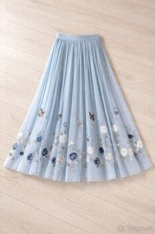 Okouzlující nová sukně