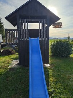 Domek se skluzavkou