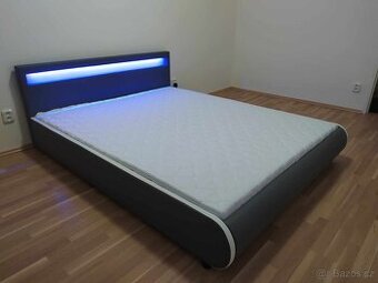 Postel dizajnová z eco kůže s led osvětlením