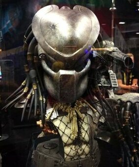 sideshow predator Masked Hunter Legendary Scale Bust
