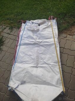 Bigbagy na seno nebo piliny