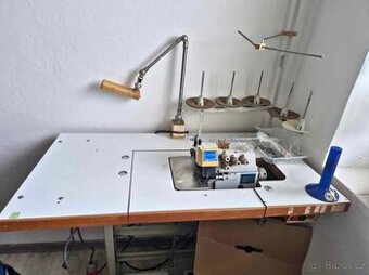 Průmyslový stroj OVERLOCK pětinitka