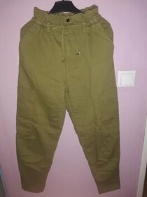 Dámské khaki cargo kalhoty Bershka velikost S