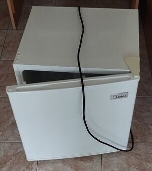 Minilednička Midea - 1