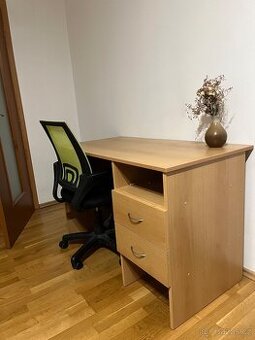 Stůl s kancelářským křeslem