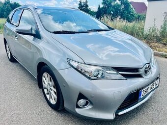 Auris kombi 1.6 97kW