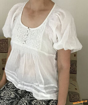 Vzdušná letní bílá halenka - 1