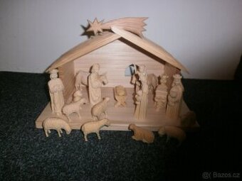 Ručně vyřezávaný dřevěný betlém 14a3