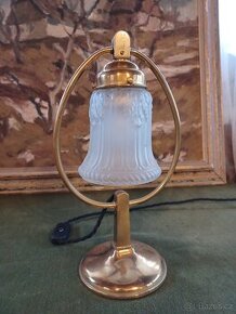 Mosazná lampička na stůl i stěnu