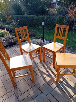 Staré kuchyňské dřevěné židle