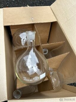 Laboratorní sklo z půdy