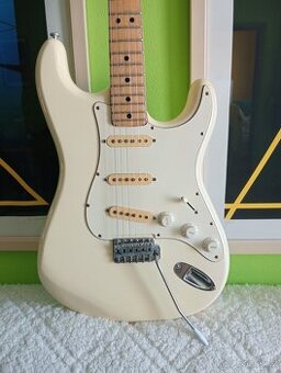 52 až 55 ročná vintage Maya Stratocaster (70. roky) - Japan