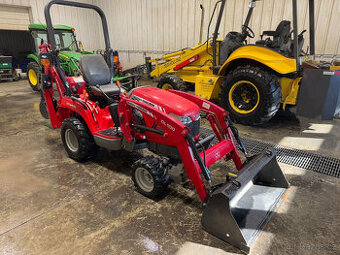 Traktor s Příslušenstvím na Prodej - Massey Ferguson GC2410