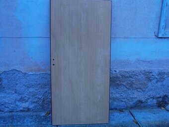 Prodám nové vnitřní dveře 90 pravé imitace dřeva.