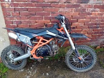 Prodám  motorku 125