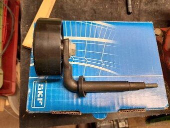 BMW E39 M57xxx - napínací kladka plochého řemenu