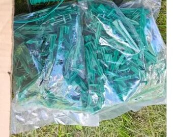 Kolíky pro robotické sekačky - 100 ks nové