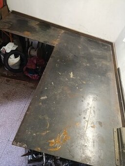 Prodám svářecí stůl.