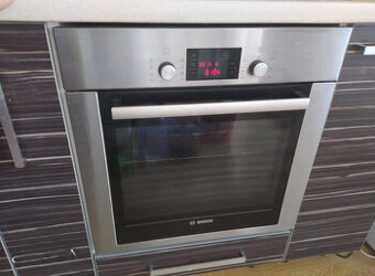 Nerezová horkovzdušná vestavná trouba Bosch