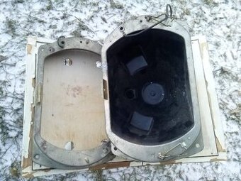 nepoužité rámečky světel + hrnec asi avia