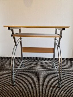 Prodám stolek s výsuvným šuplíkem - 1