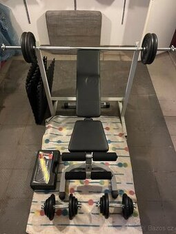 Polohovací lavice s činky a stojanem