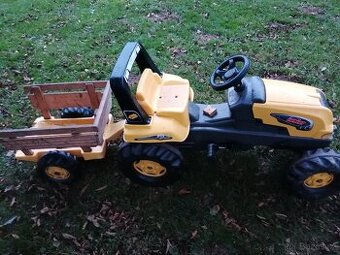 Šlapací traktůrek