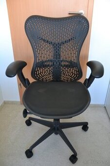 Kancelářská židle Herman Miller Mirra Triflex Top stav