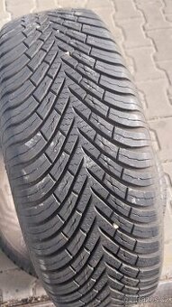 Prodám 2 x celoroční pneu Vredestein 195/65/15