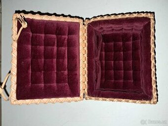 Kožená stará šperkovnice, truhla na hrací stroj, krabička, r