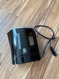 Rychlovarná konvice do auta