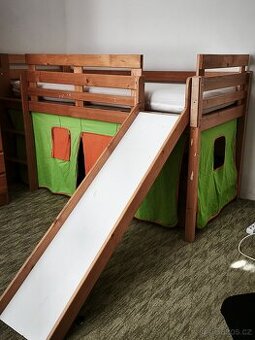 Dětská patrová postel