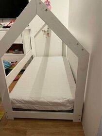Dětská postel DOMEČEK 80x160cm masiv bílá s matrací