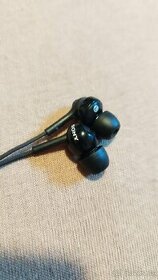 Drátové sluchátka do uší Sony MDR-EX110AP, černá - 1
