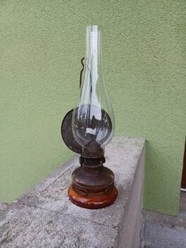Petrolejova lampa.