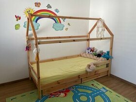 Dětská postel domeček