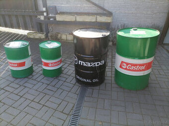 sudy castrol a mazda do dilny jako stul a židle