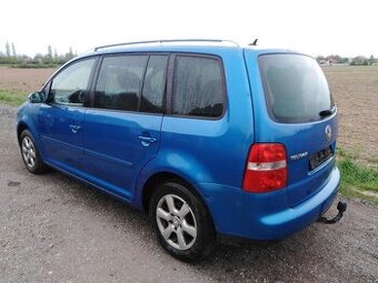 VW TOURAN 2,0 TDi  ZA 49000 KČ