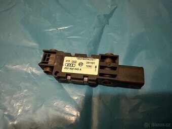Audi A4 8E0 959 643 A čidlo nárazu boční Airbag