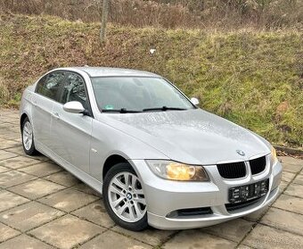 BMW E90 320i 110KW Manuál,Výhřevy,ALU R16,Senzory,131 TKM