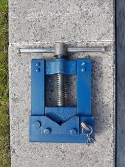 Instalatérský svěrák typ Pionýr 2, výrobce Tona,