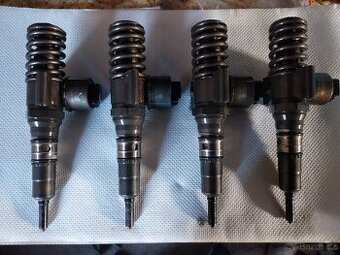 Skoda Octavia vstřikovače 03G130073G motor BKD