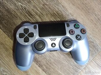 Ovladače na PS4/PS5
