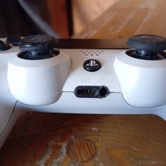 Prodám ps4 v pohodě stavu