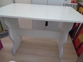 Kuchyňský stul a dvě zidle