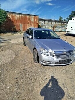 Mercedes E 212
