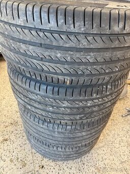 235/40 R19 Pirelli