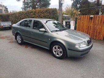 Benzínová Škoda Octavia 1.6.. klima