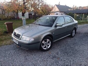 Benzínová Škoda Octavia 1.6.. klima