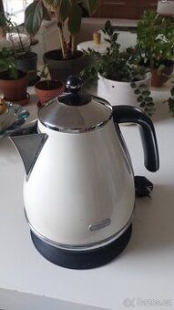 Rychlovarná konvice DeLongi